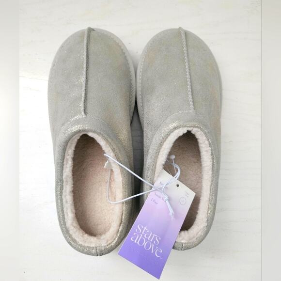 Target brand stars above Womens grey‎ silver shimmery slippers size 5 NWT - Picture 1 of 9